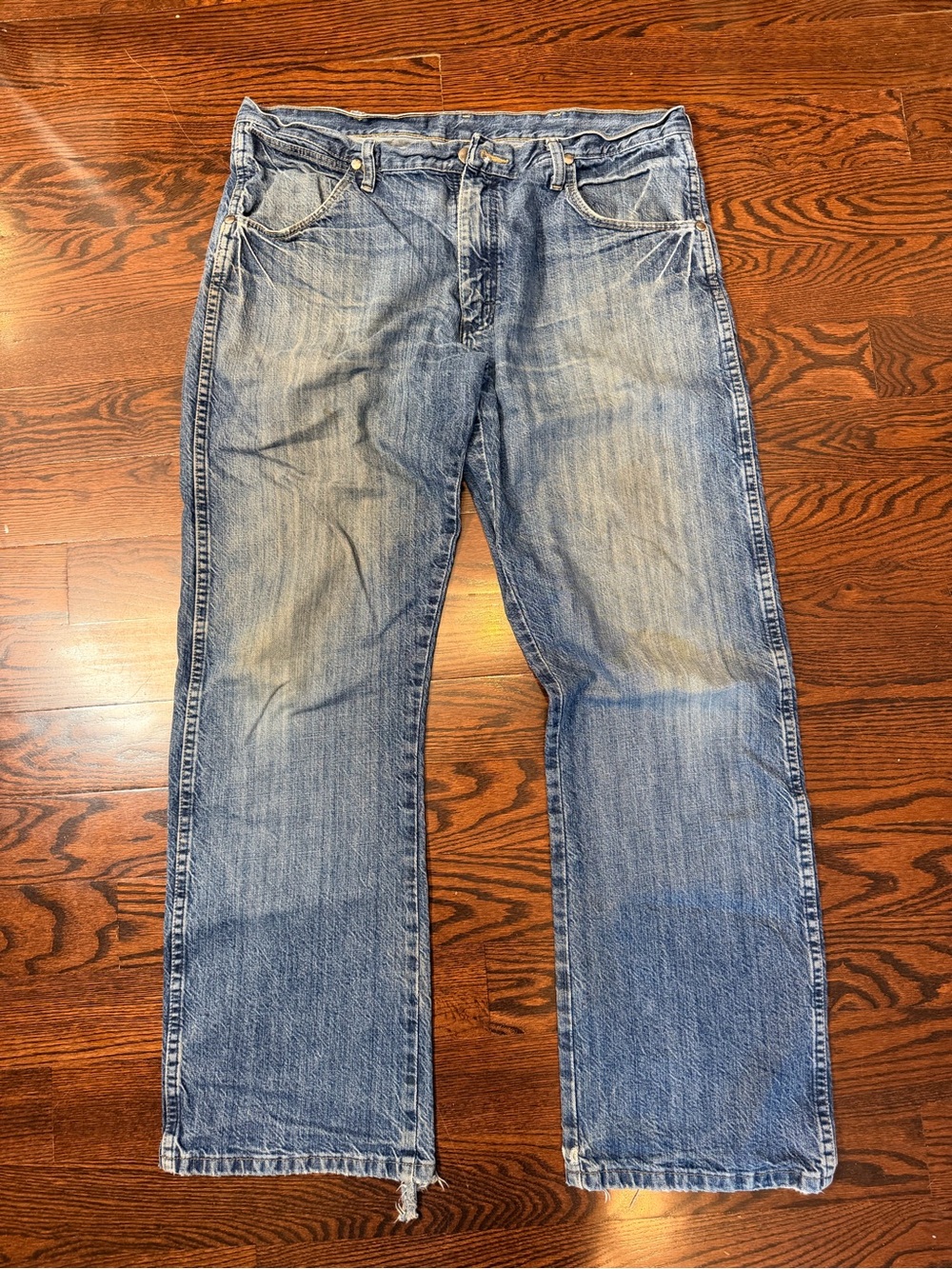Wrangler Mens Jeans Blue Size 36x32 Relaxed Fit Straight Leg Denim Medium Wash